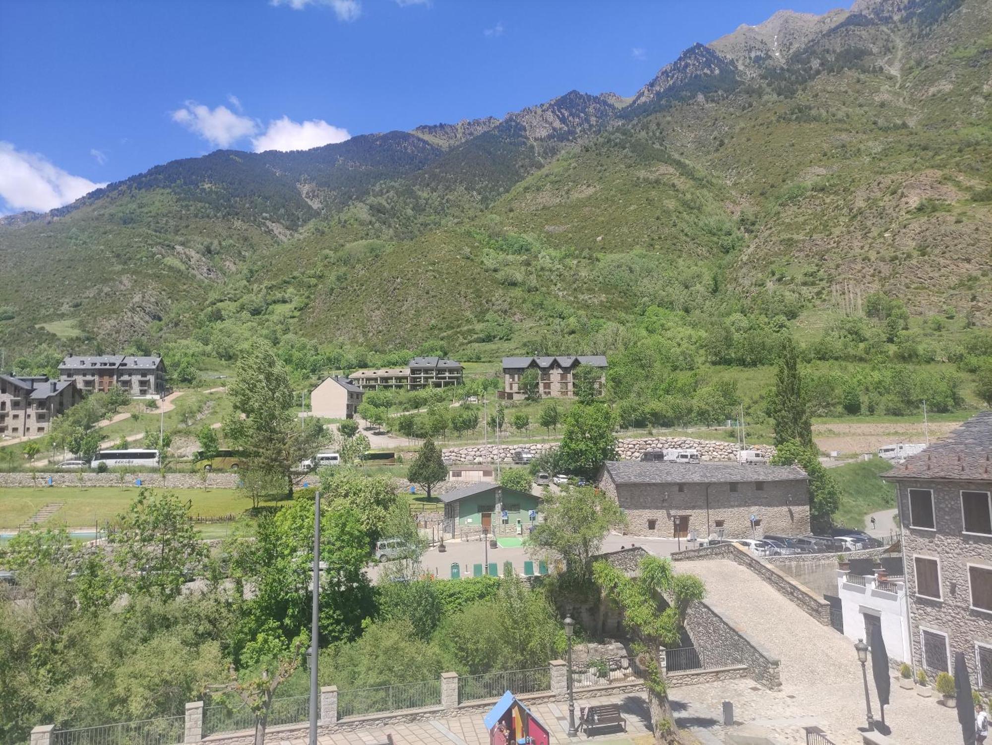 Apartamentos Casa Roldan I Benasque Esterno foto